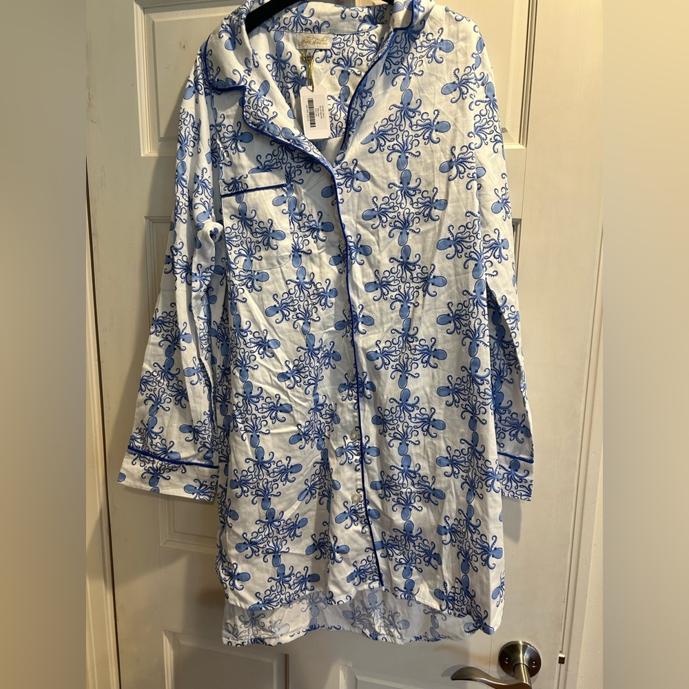 Jaye’s Studio sea life Blue and White night shirt